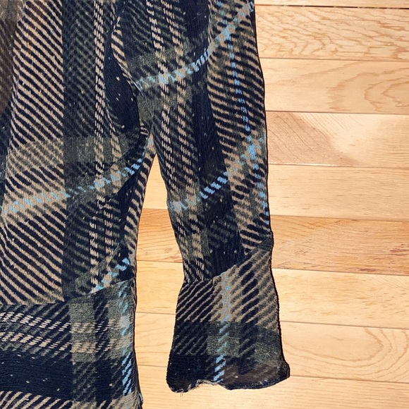 Jones New York Collection Ultra Sheer  Ruffled Neck Line & Sleeves 100% Silk - Picture 8 of 9